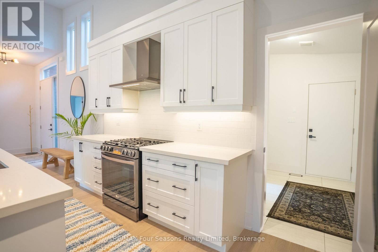 102 GOLDIE COURT Image 14