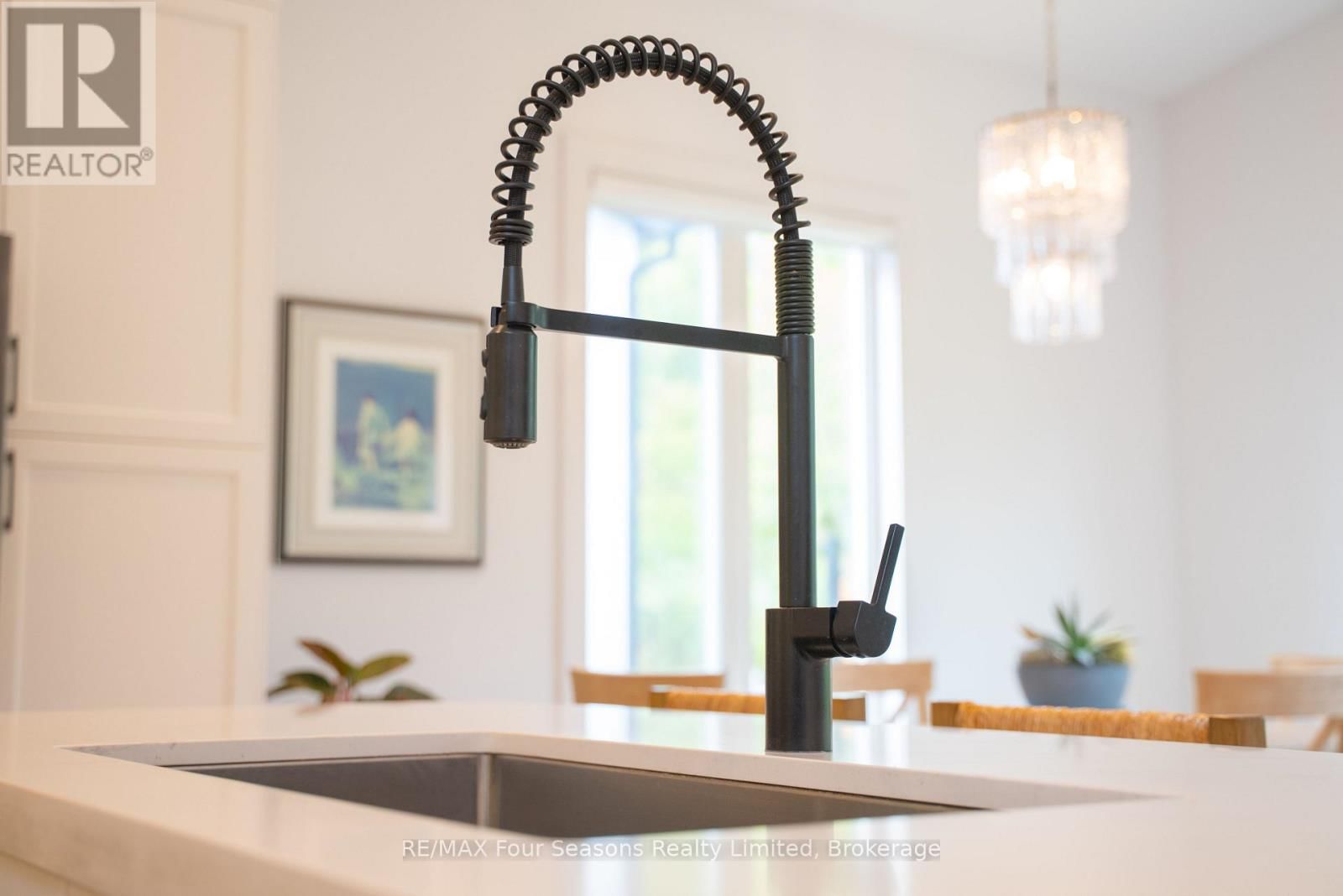 102 GOLDIE COURT Image 17