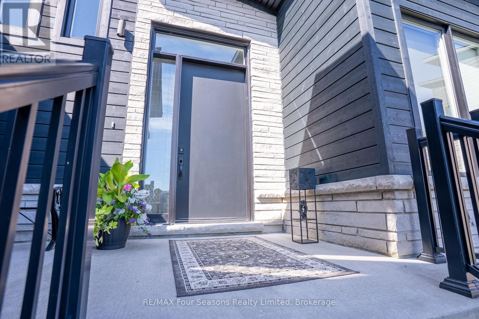 102 GOLDIE COURT Image 2