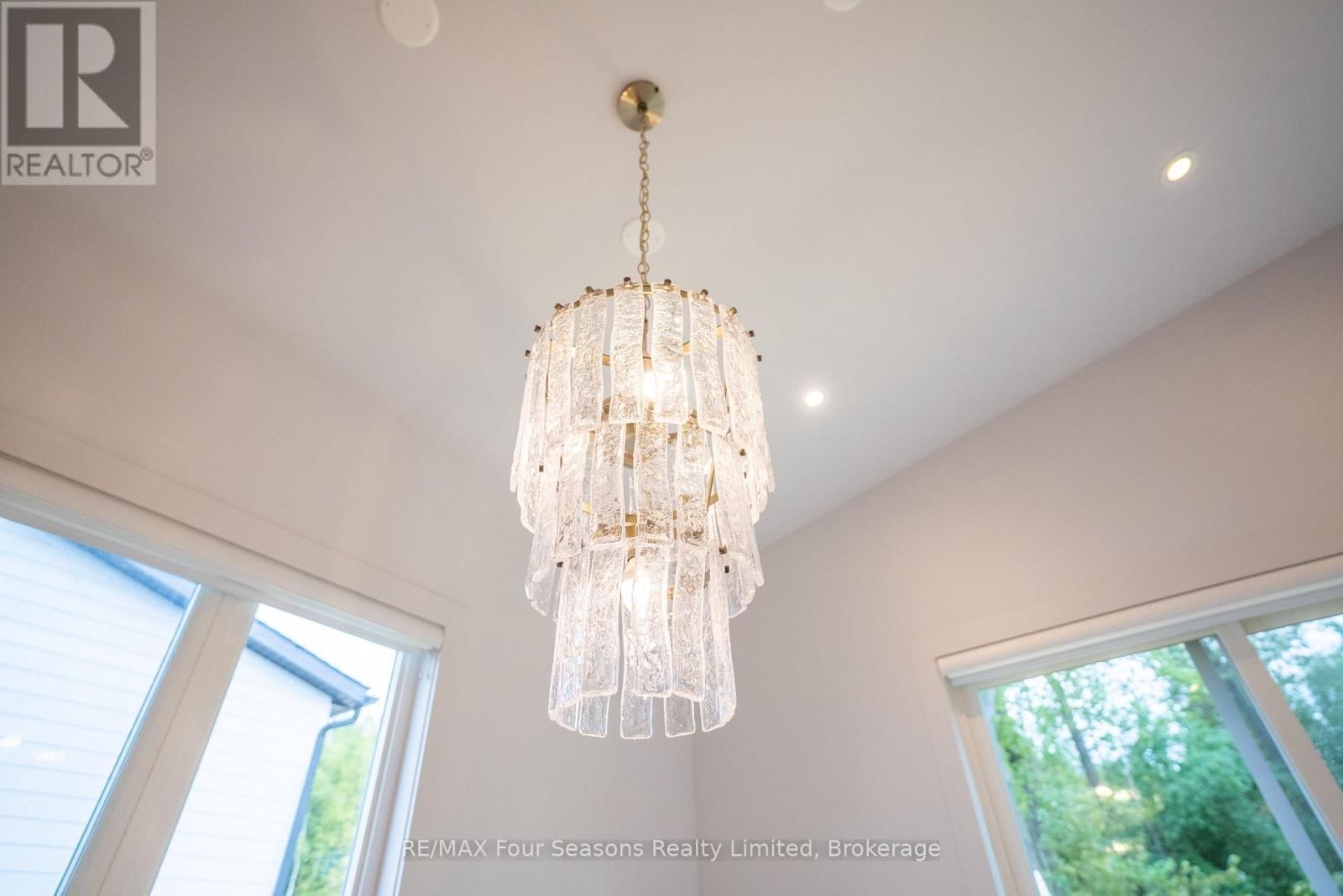 102 GOLDIE COURT Image 20