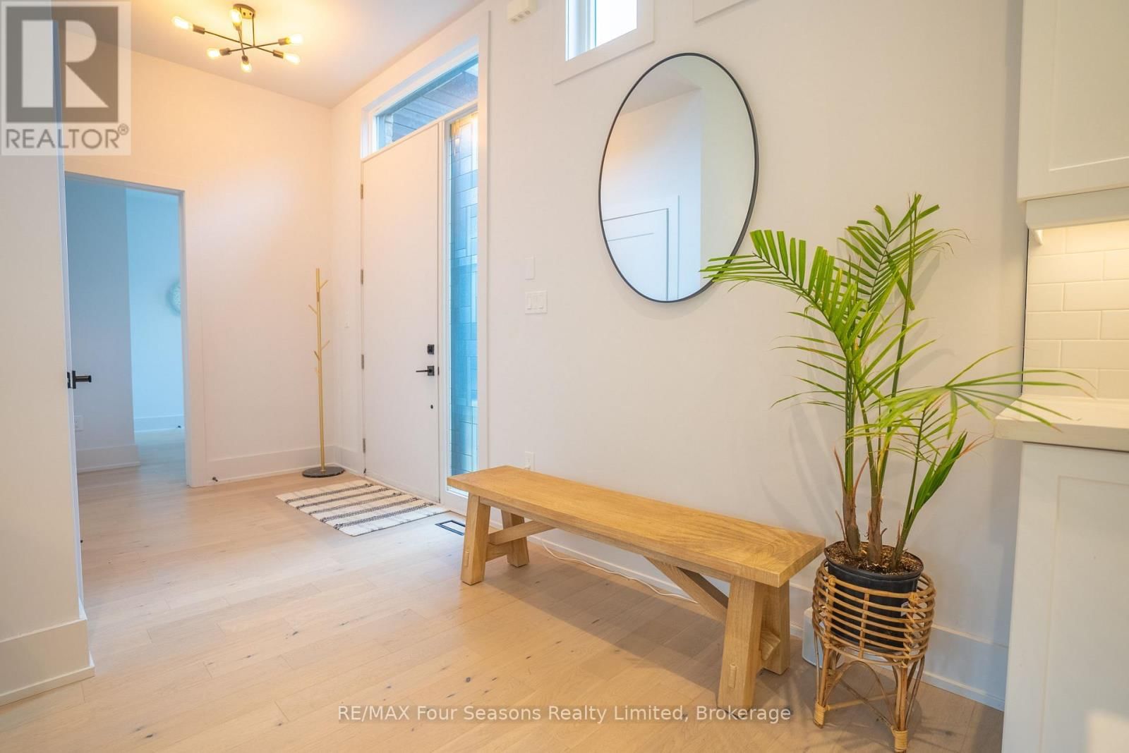 102 GOLDIE COURT Image 21