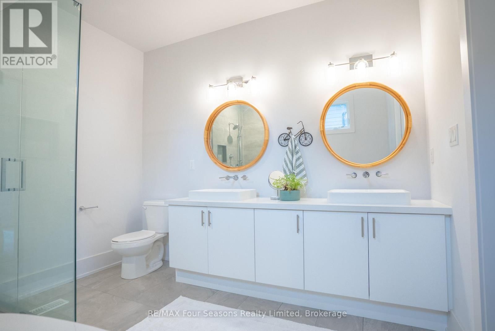 102 GOLDIE COURT Image 24