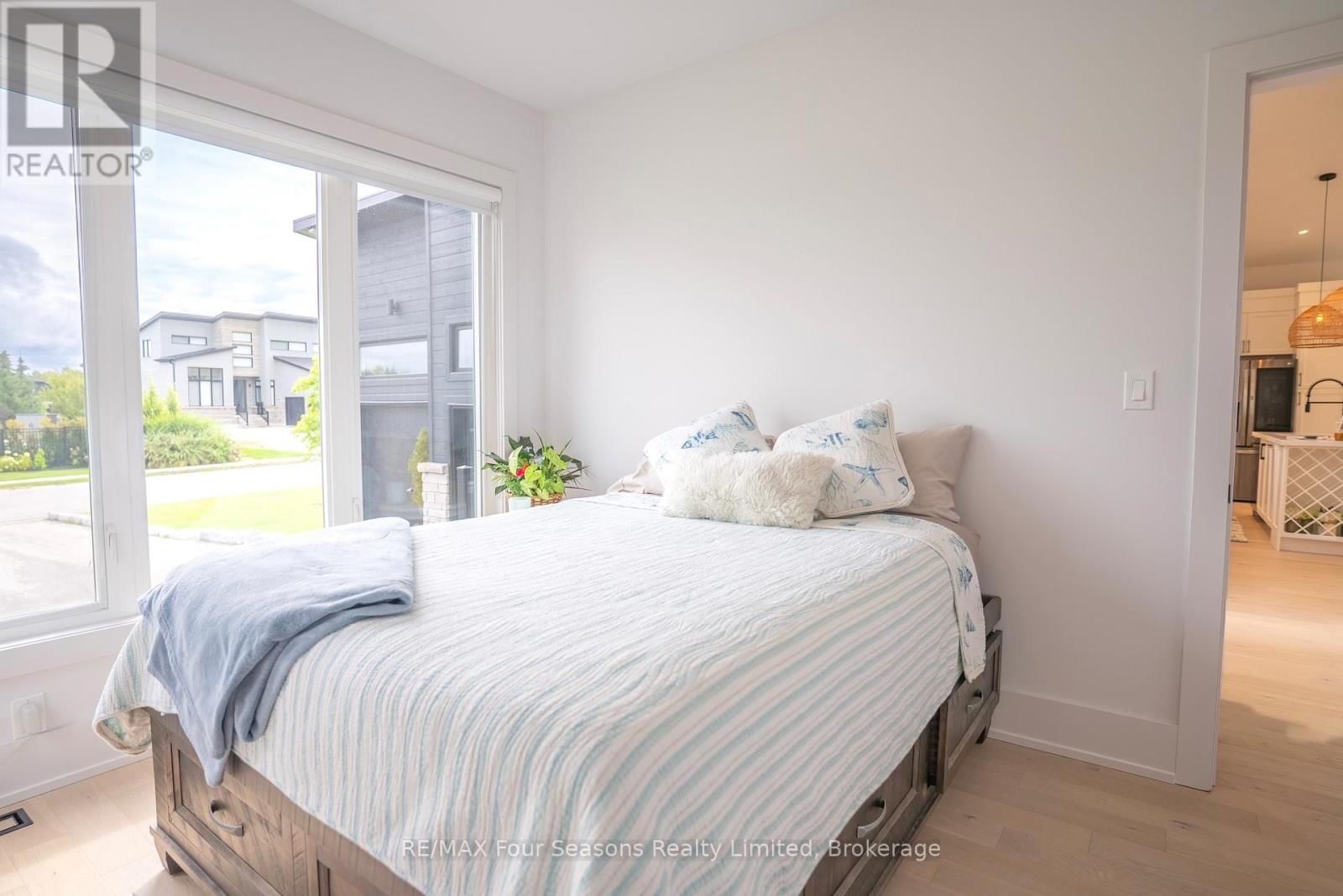 102 GOLDIE COURT Image 26