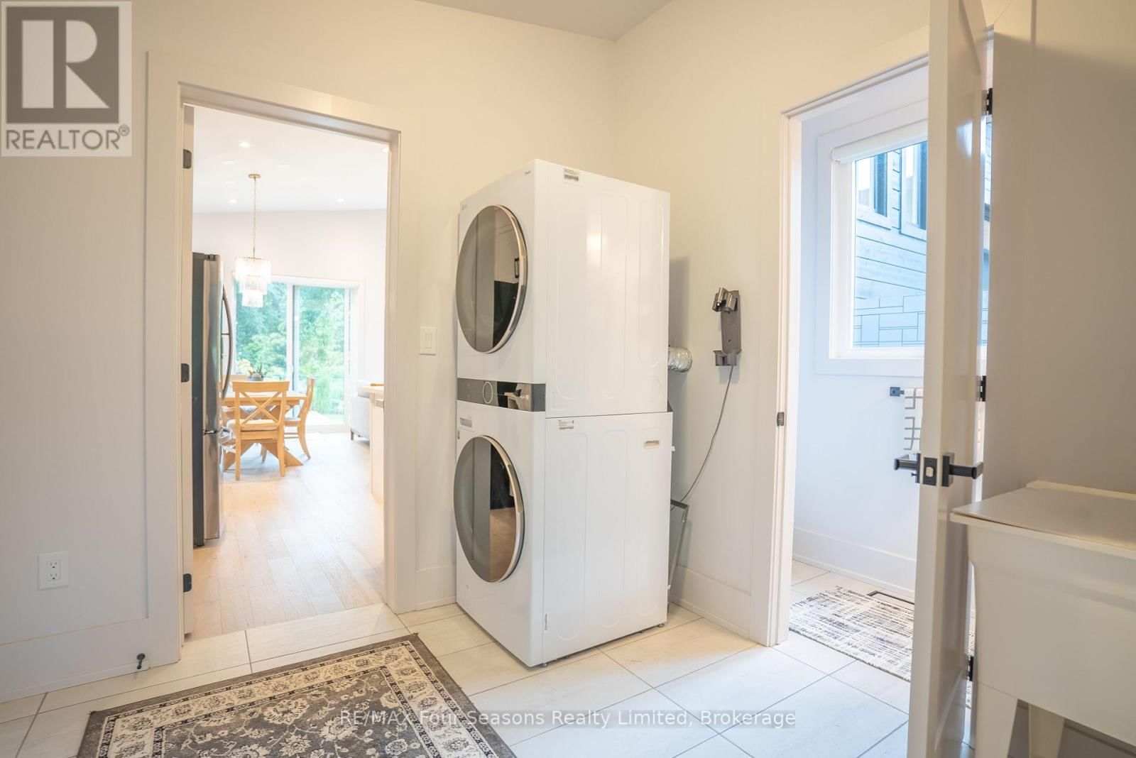 102 GOLDIE COURT Image 29