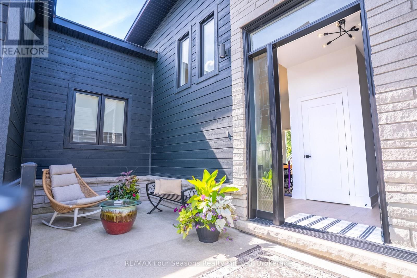 102 GOLDIE COURT Image 3