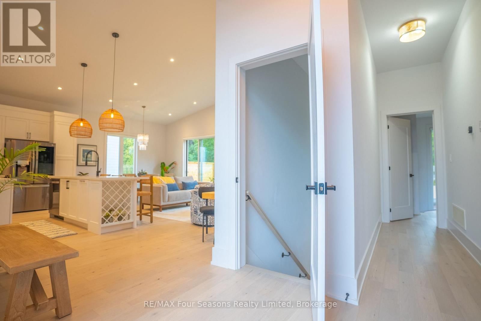 102 GOLDIE COURT Image 30