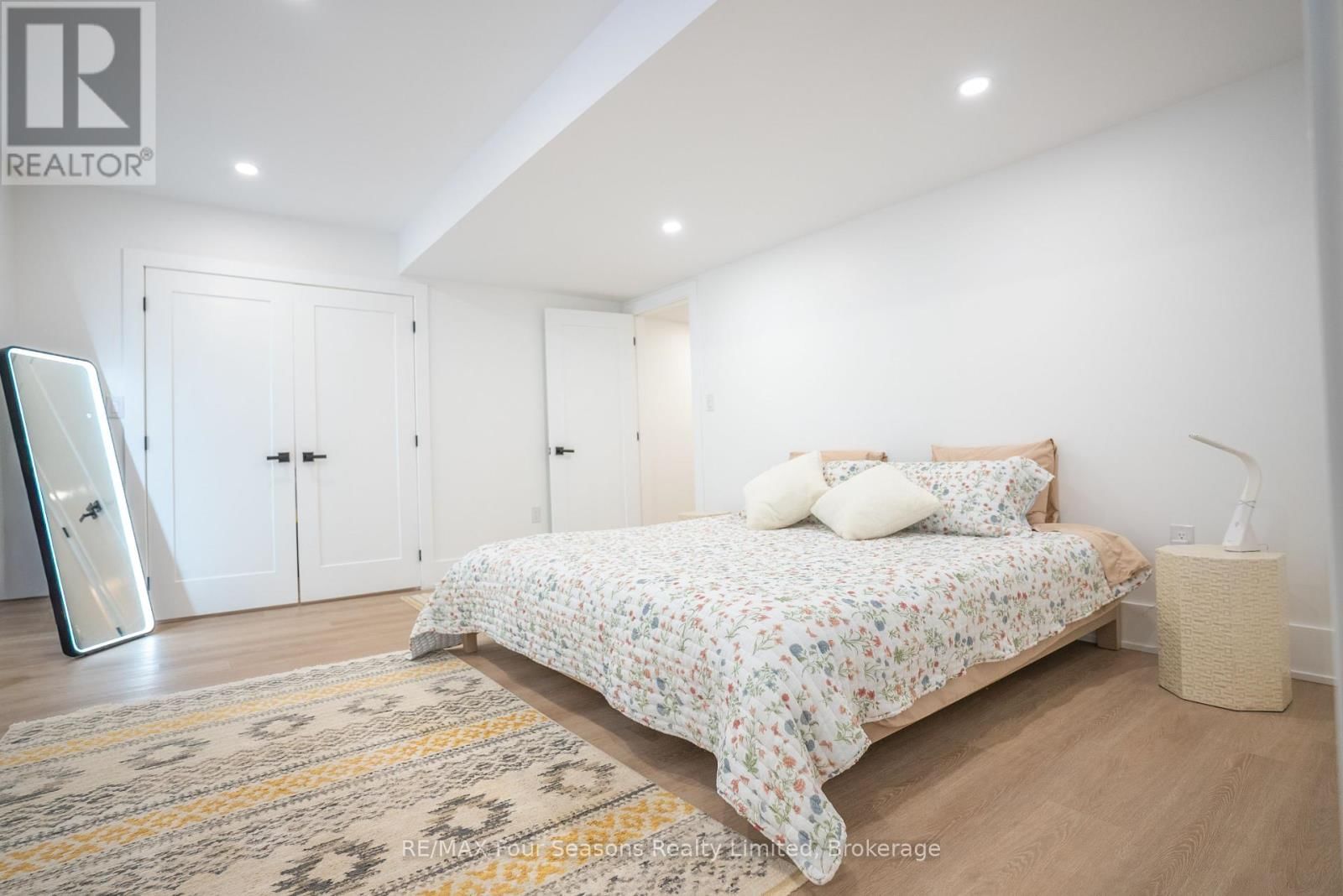 102 GOLDIE COURT Image 33