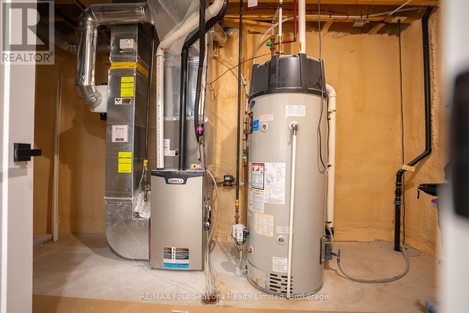 102 GOLDIE COURT Image 38