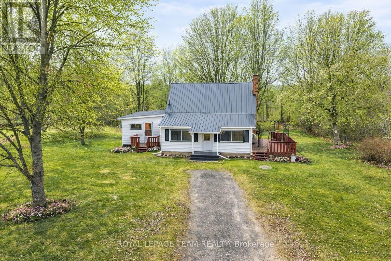 1448 PERRAULT ROAD Image 2