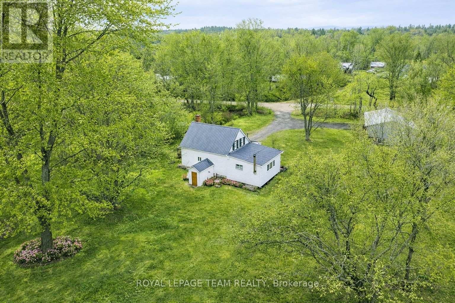 1448 PERRAULT ROAD Image 33