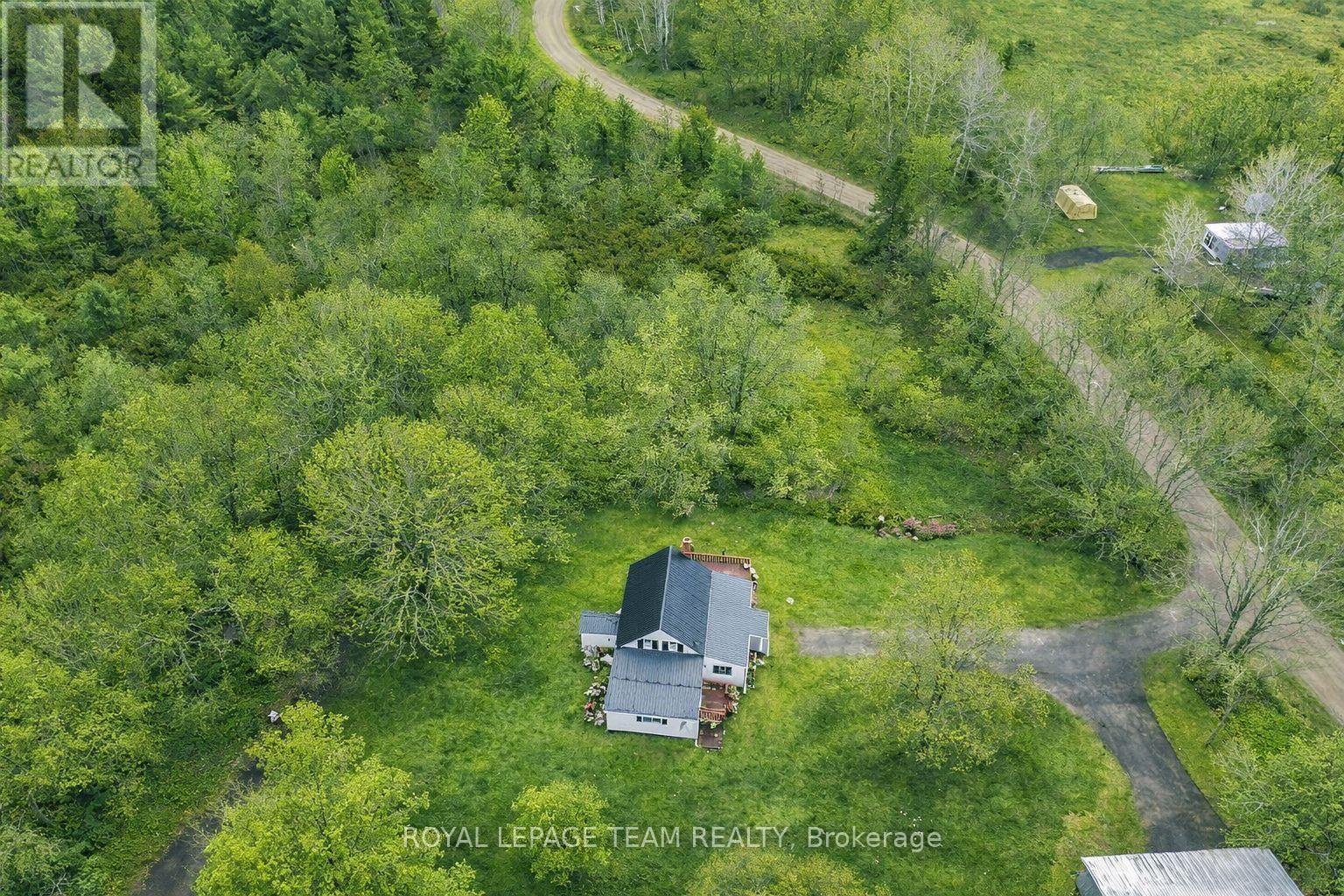 1448 PERRAULT ROAD Image 34