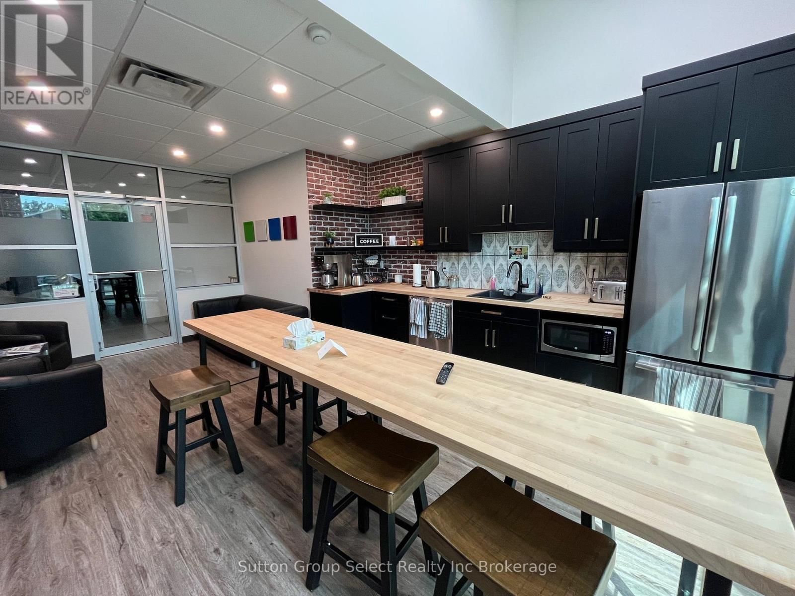 143 BELL STREET EAST Image 18