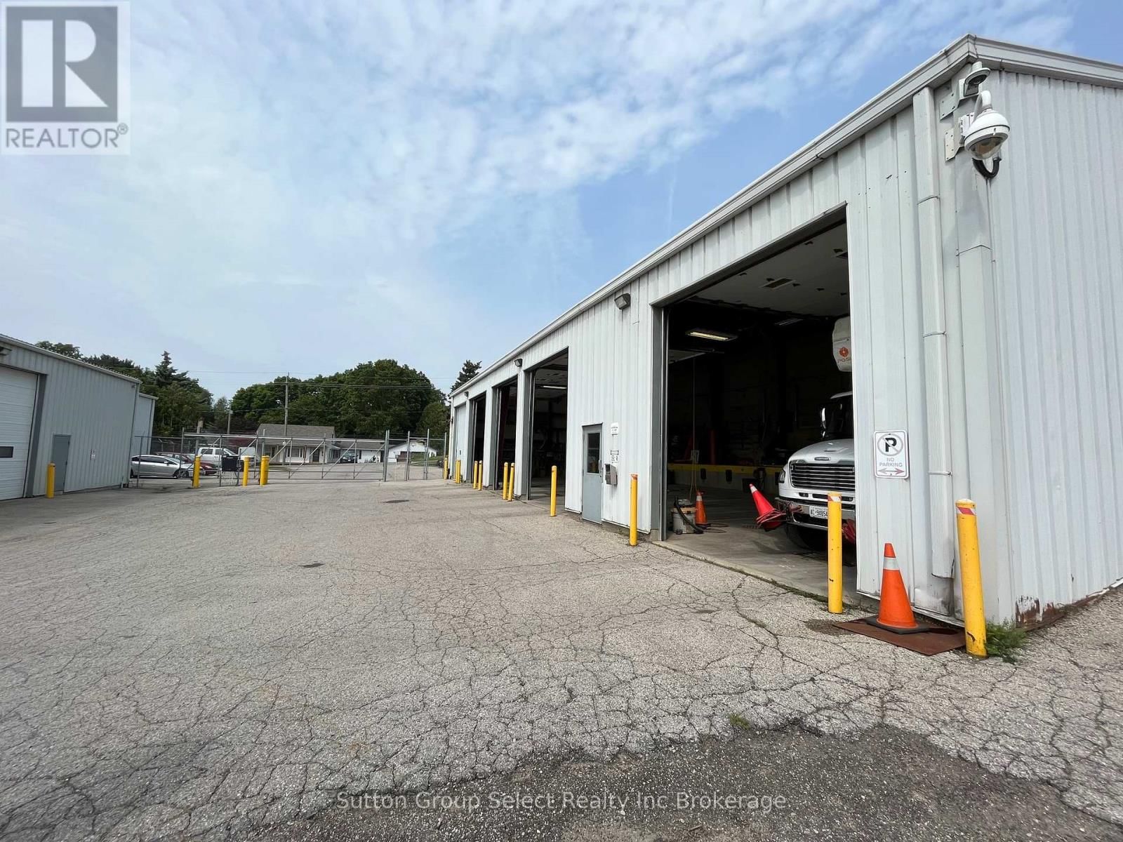 143 BELL STREET EAST Image 31