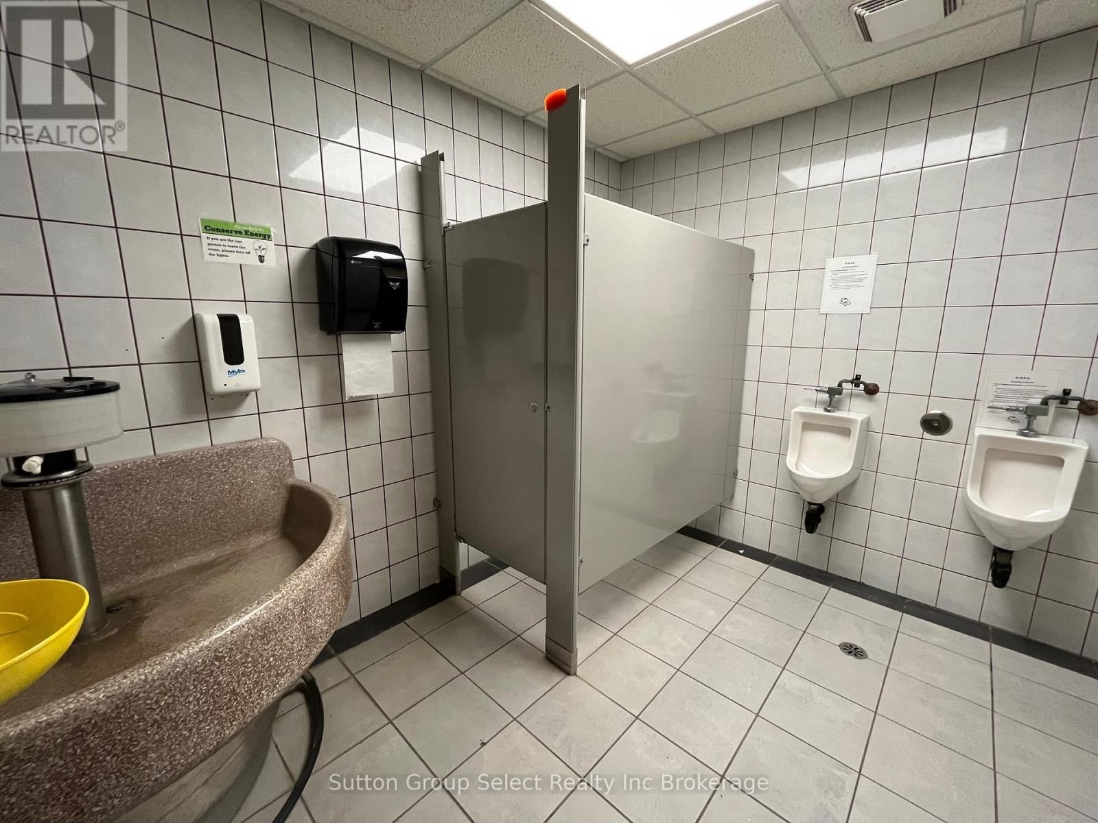 143 BELL STREET EAST Image 33