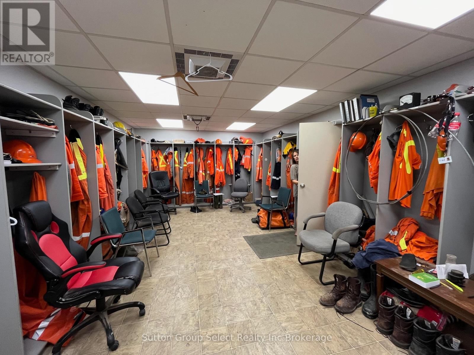 143 BELL STREET EAST Image 35