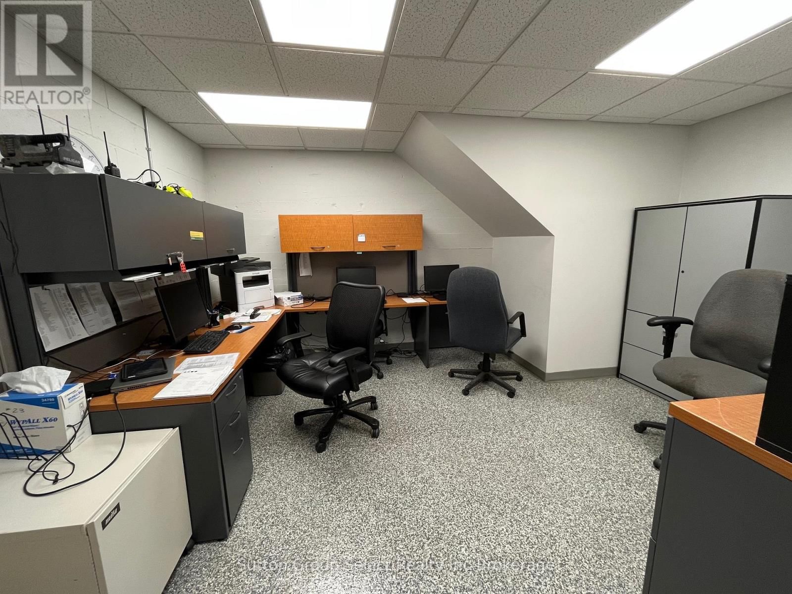 143 BELL STREET EAST Image 36