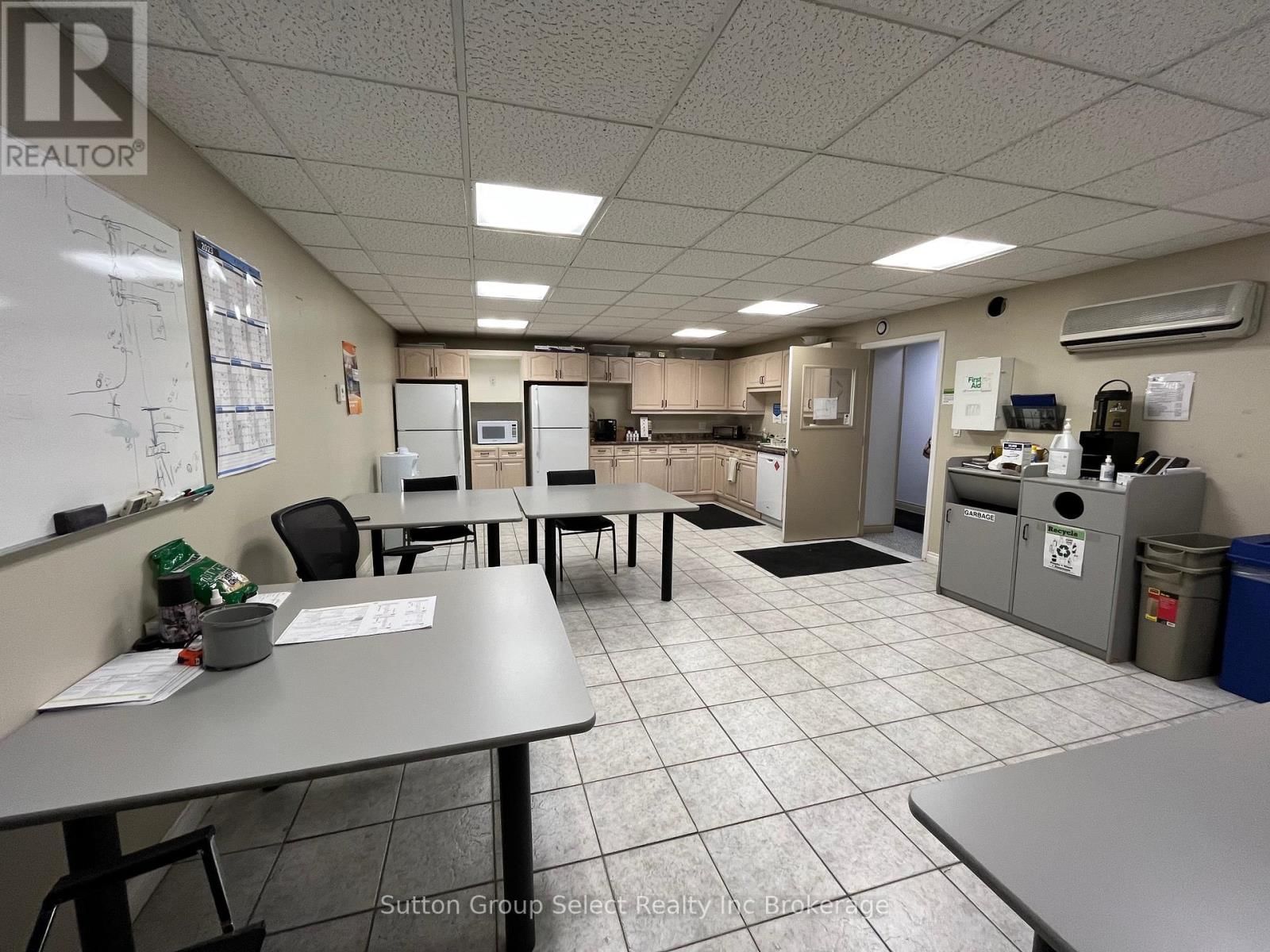 143 BELL STREET EAST Image 37