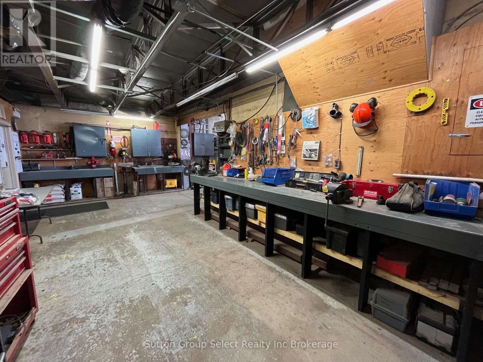 143 BELL STREET EAST Image 38