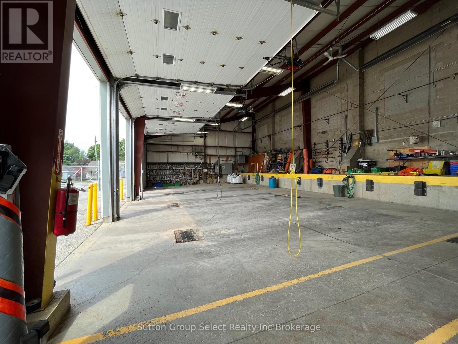 143 BELL STREET EAST Image 39