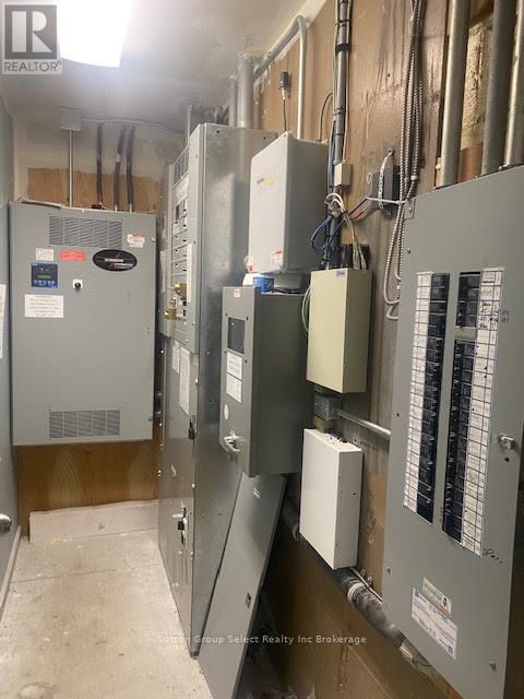 143 BELL STREET EAST Image 47