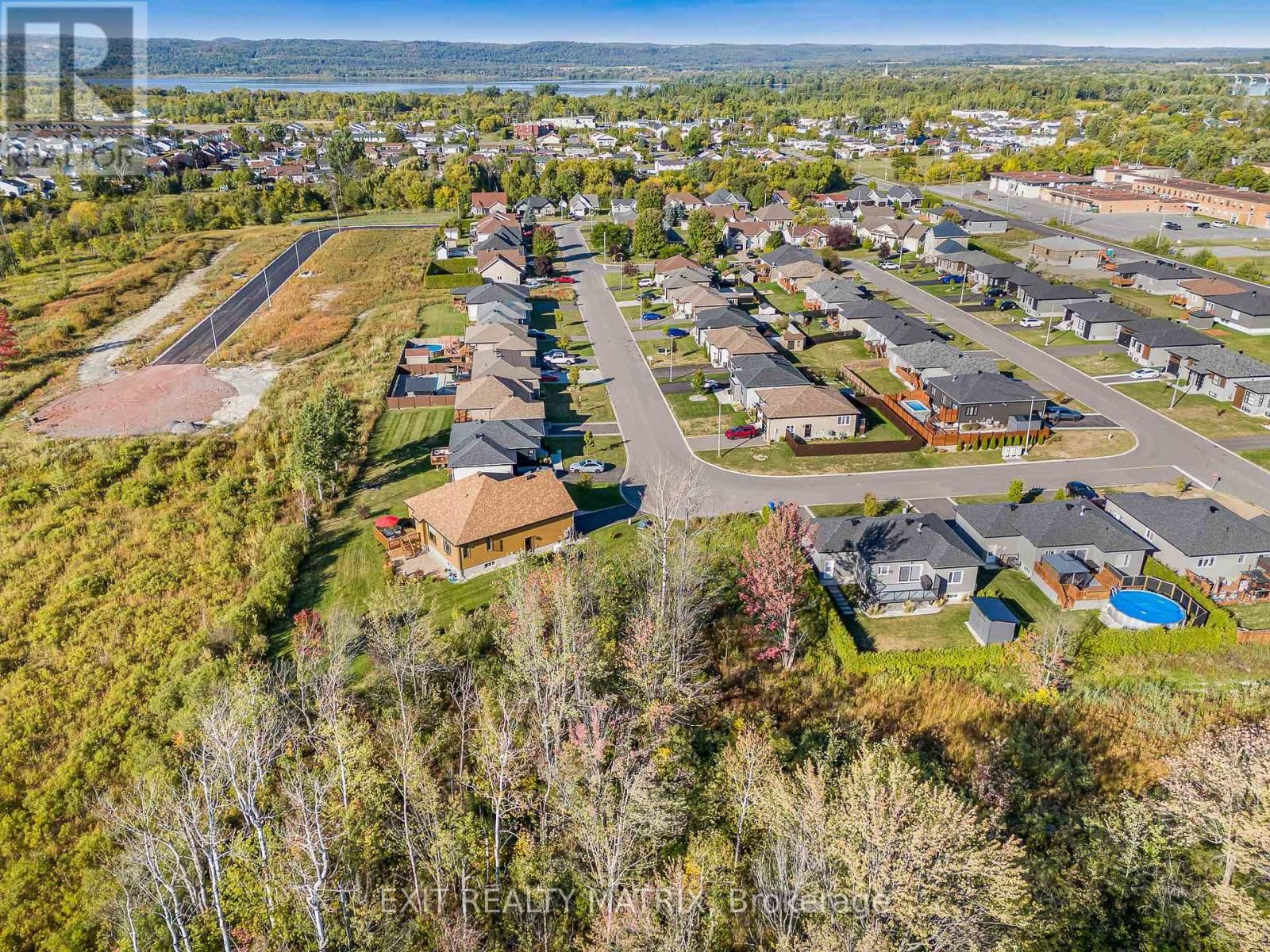 740 ROXANE CRESCENT Image 3