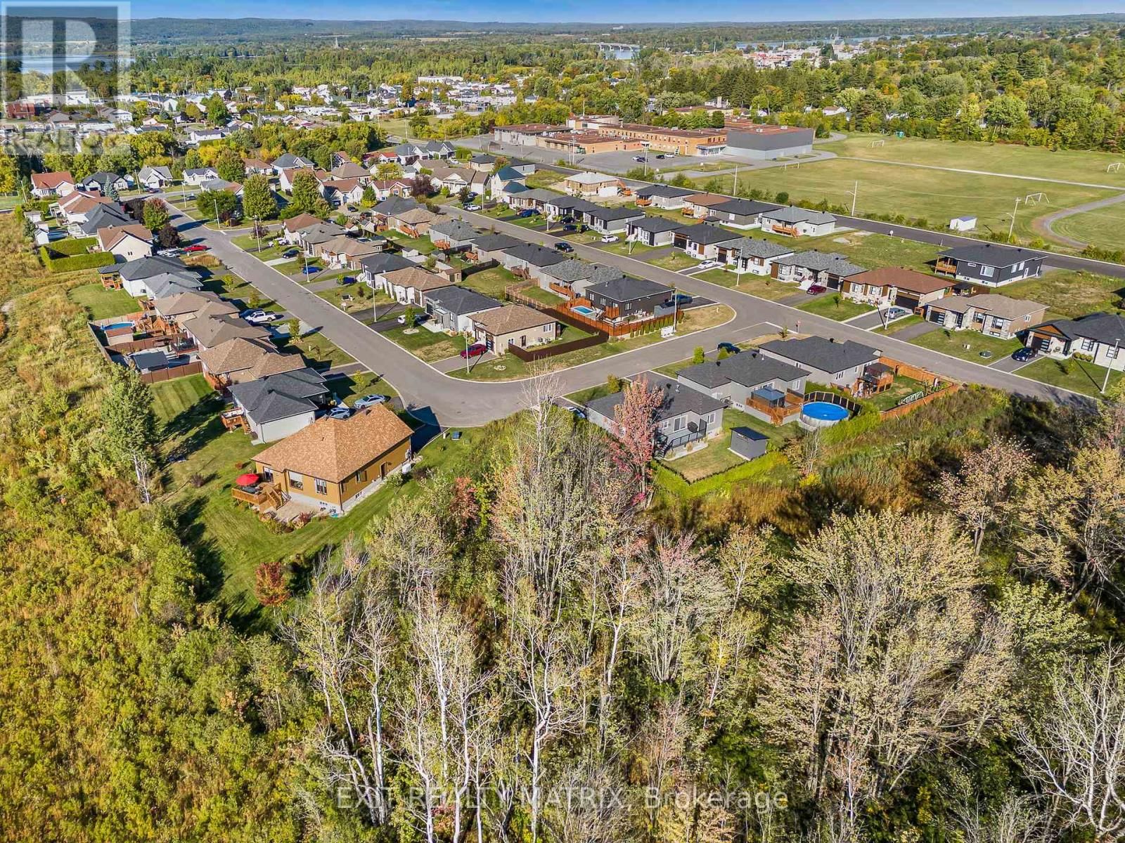 740 ROXANE CRESCENT Image 4