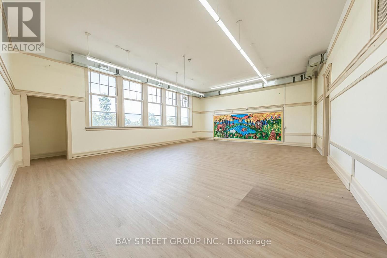 39 PINE STREET NORTH Image 4