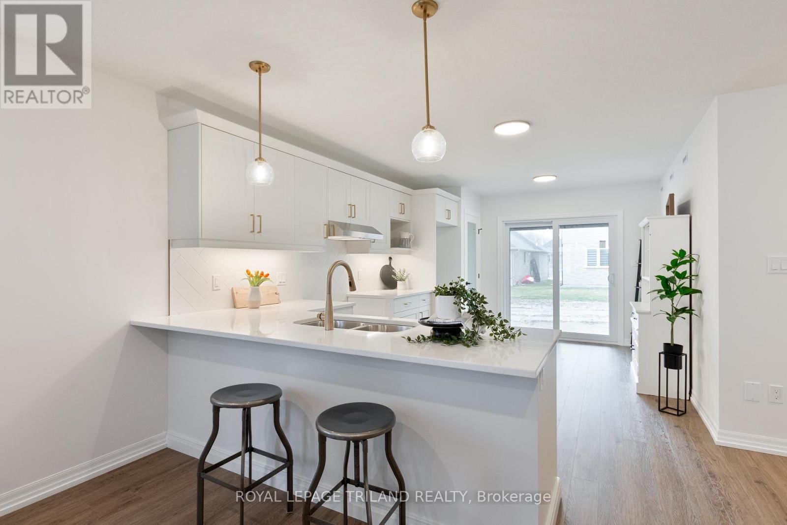 14 HARROW LANE Image 12