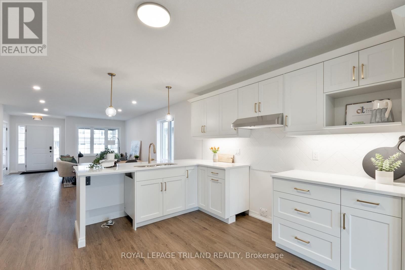 14 HARROW LANE Image 16