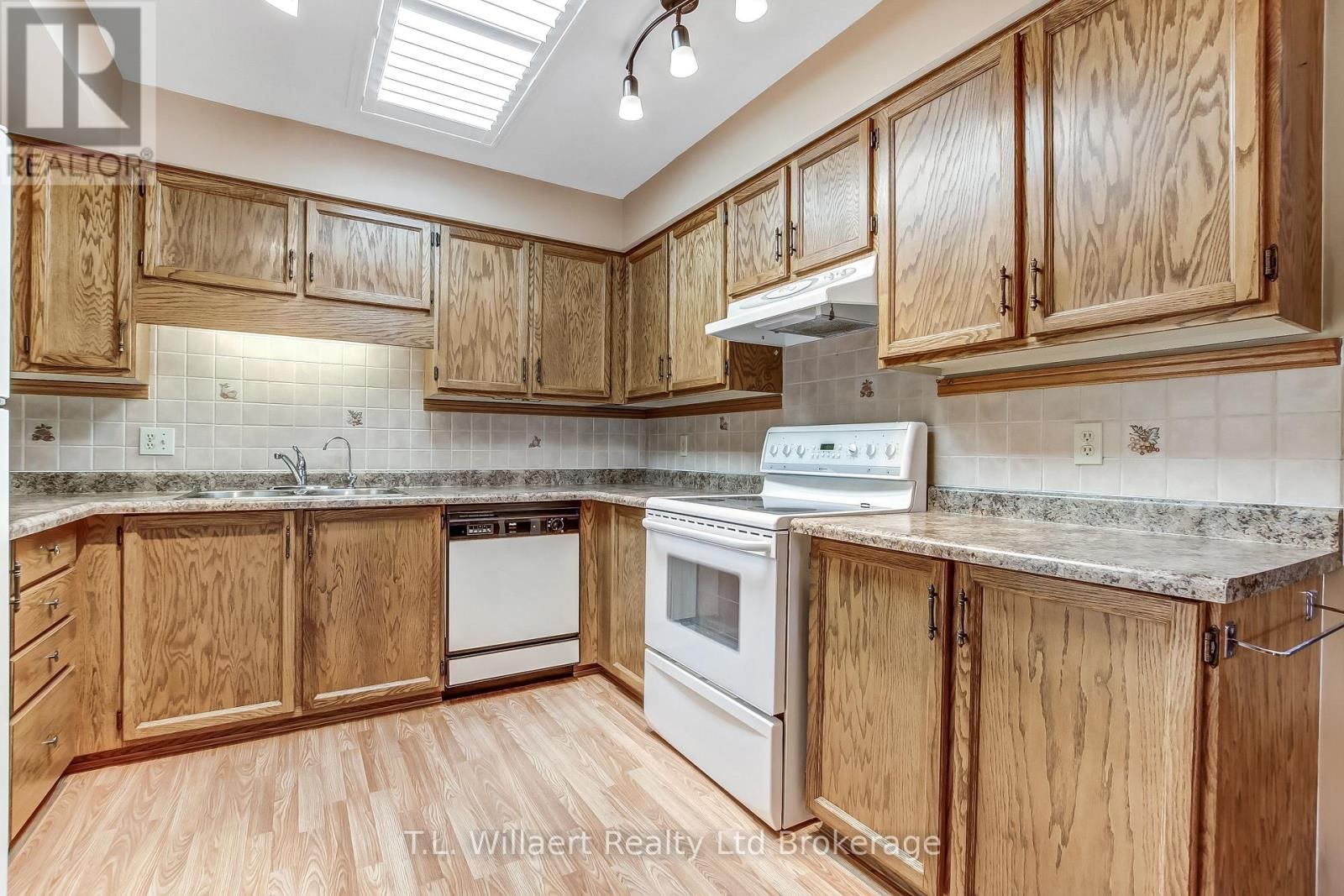 62 EDWIN CRESCENT Image 11