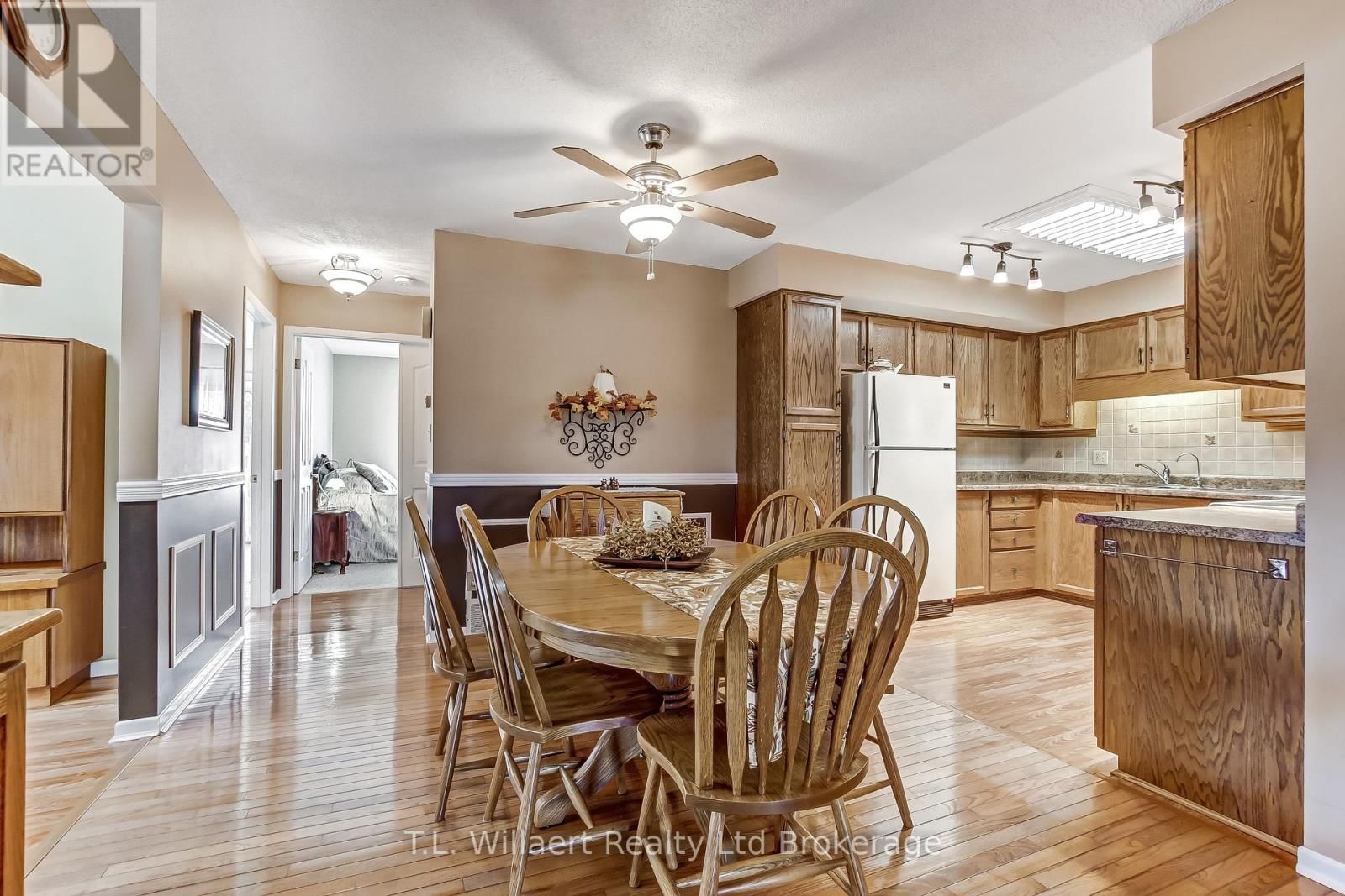 62 EDWIN CRESCENT Image 9