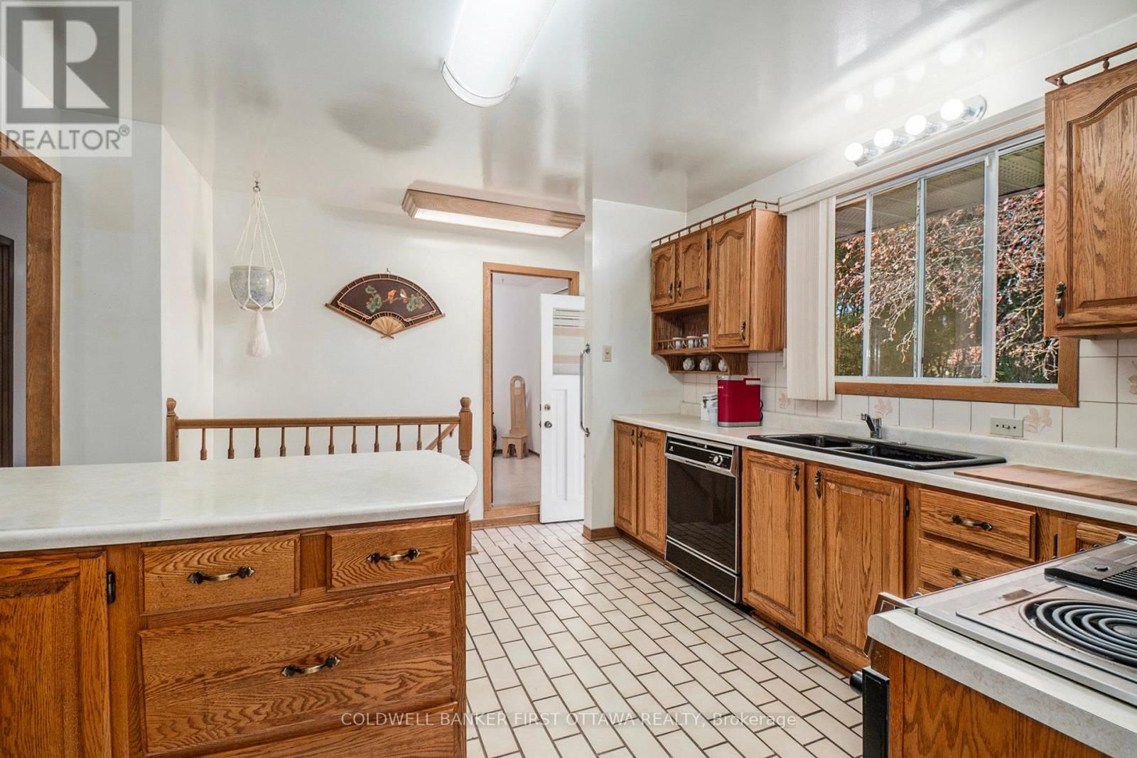 521 RIDGEWOOD DRIVE Image 9