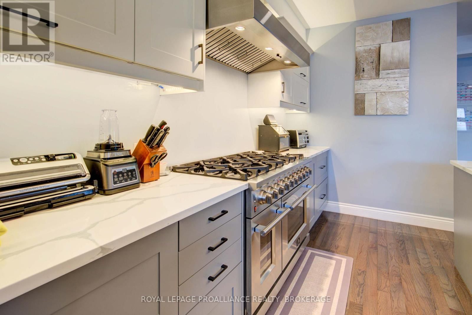 29 MAIN STREET Image 10