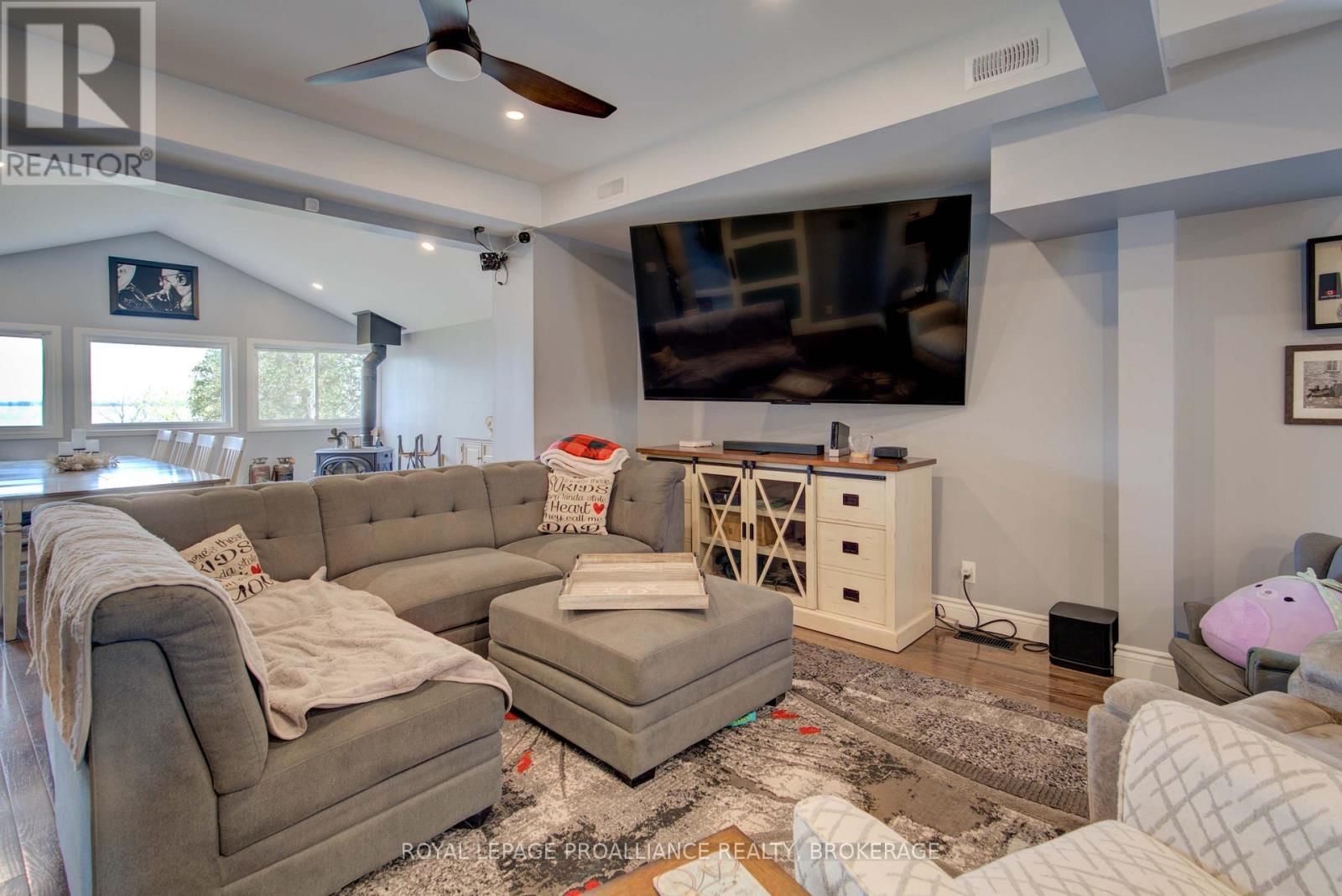 29 MAIN STREET Image 13