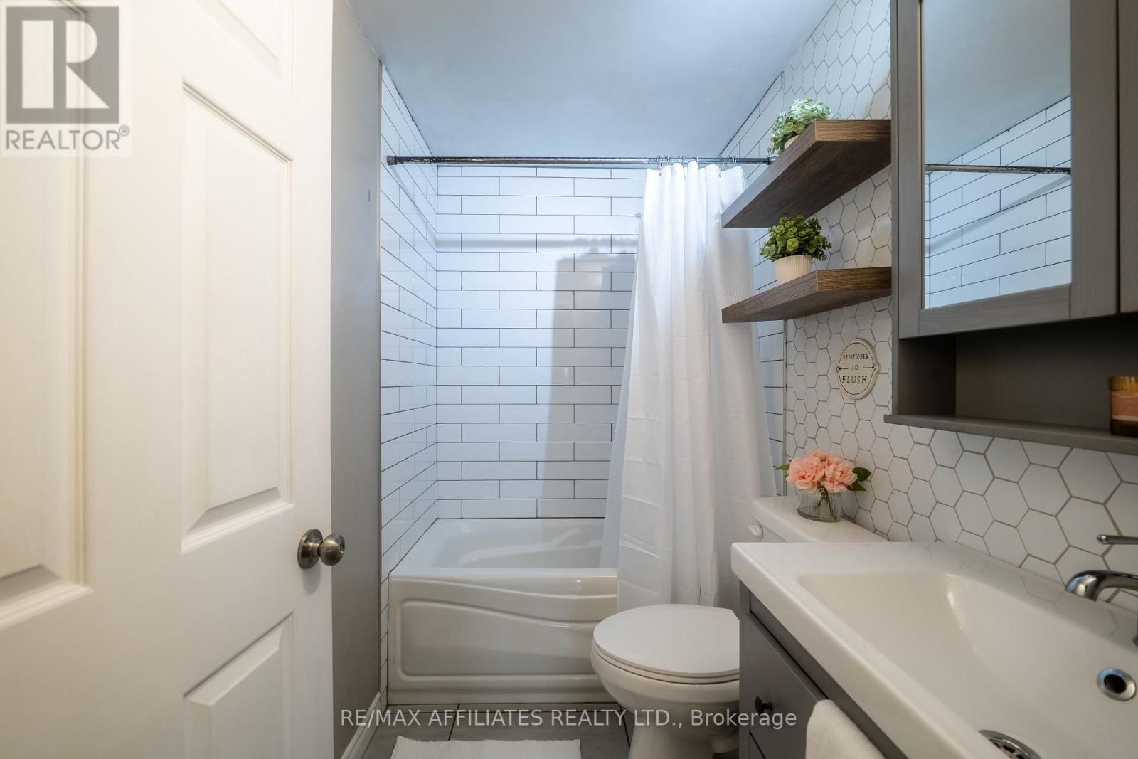 885 TOWNLINE ROAD Image 34