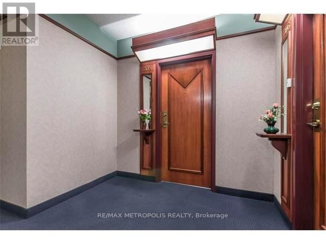 305 - 405 ERB STREET WEST Image 10