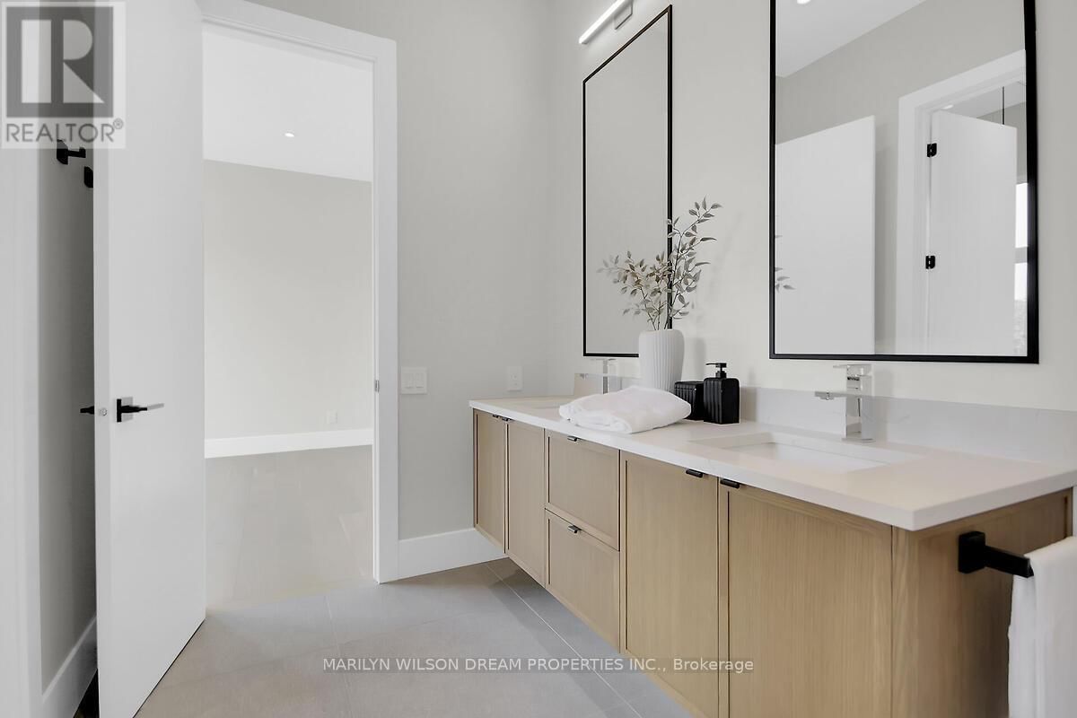 1070 GREEN JACKET CRESCENT Image 33