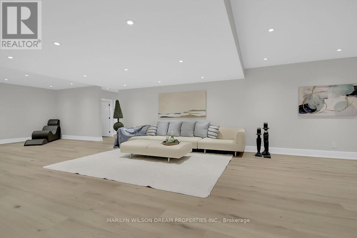 1070 GREEN JACKET CRESCENT Image 36