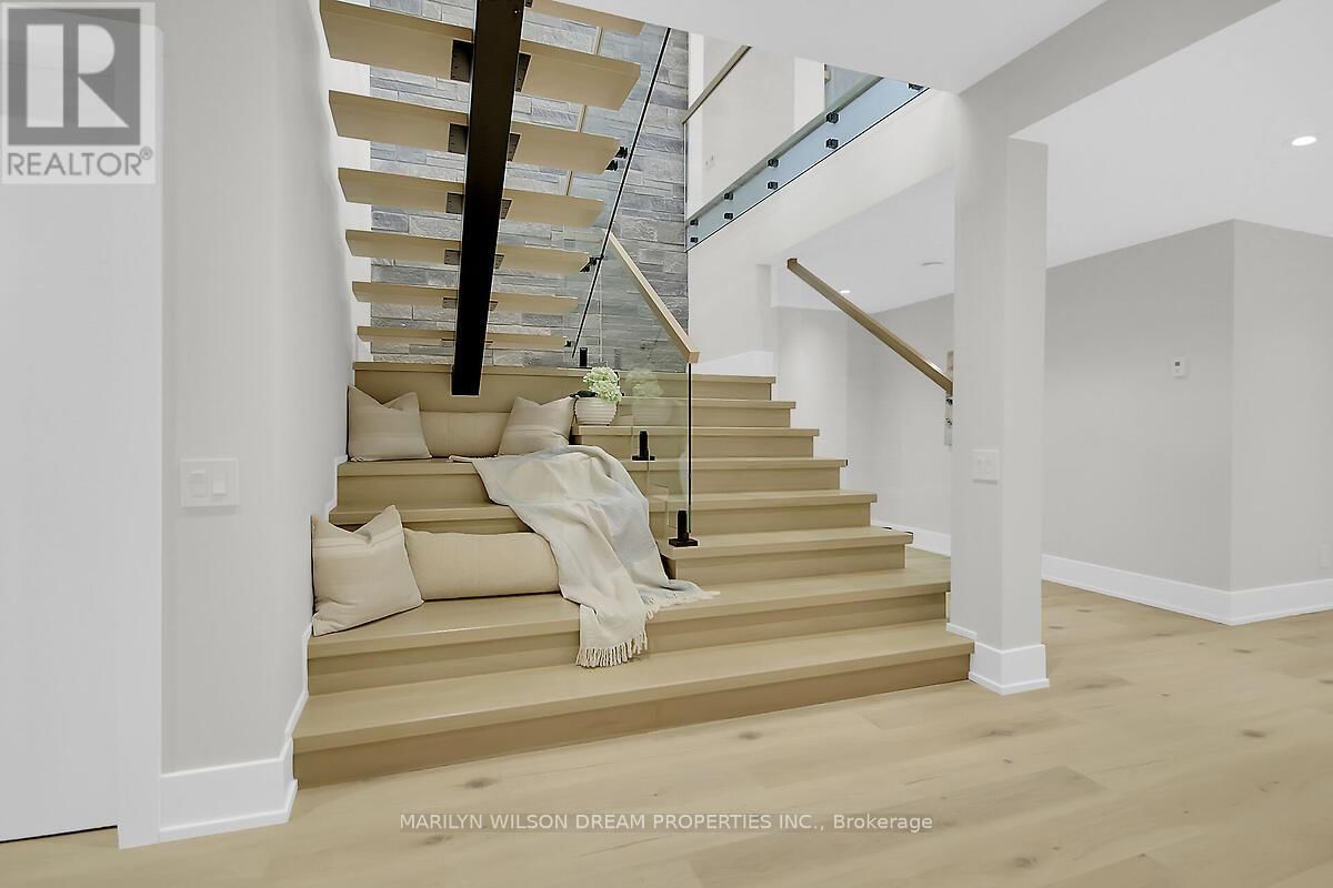 1070 GREEN JACKET CRESCENT Image 41