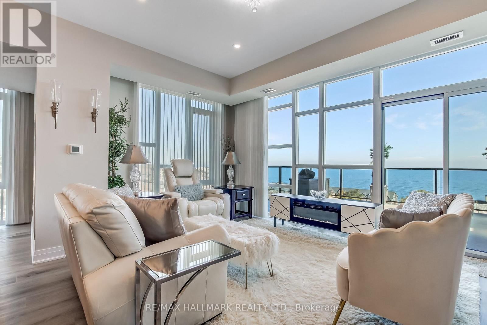 807 - 16 CONCORD PLACE Image 10