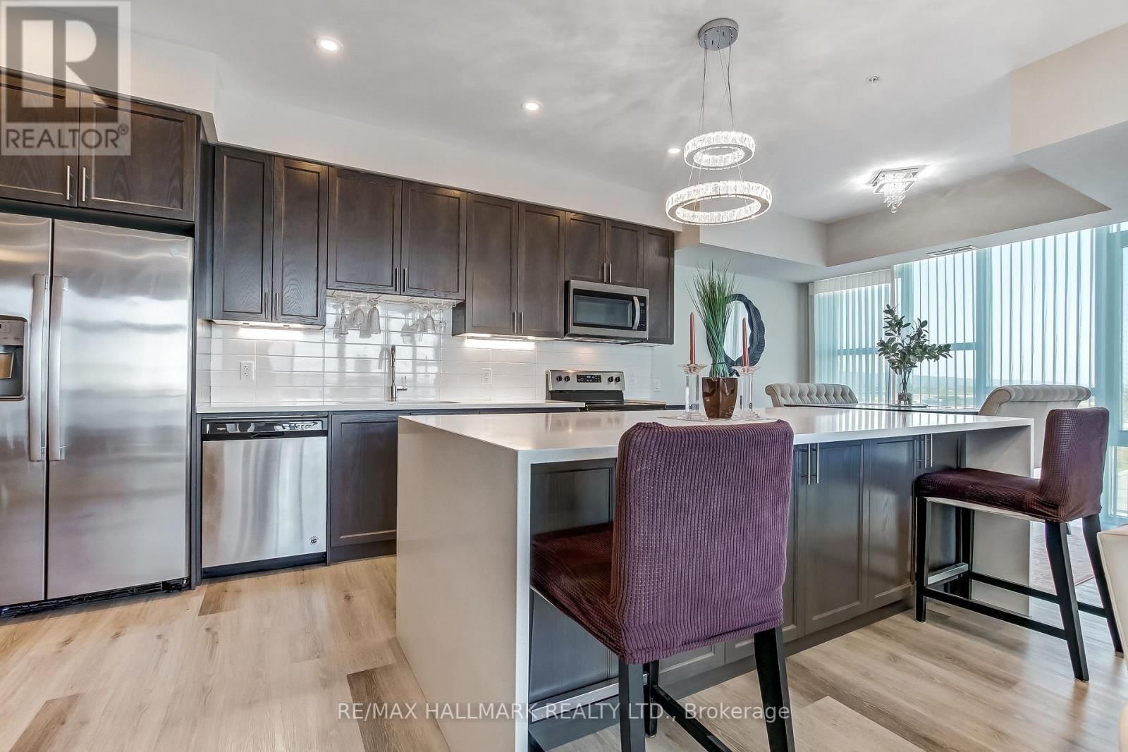 807 - 16 CONCORD PLACE Image 14