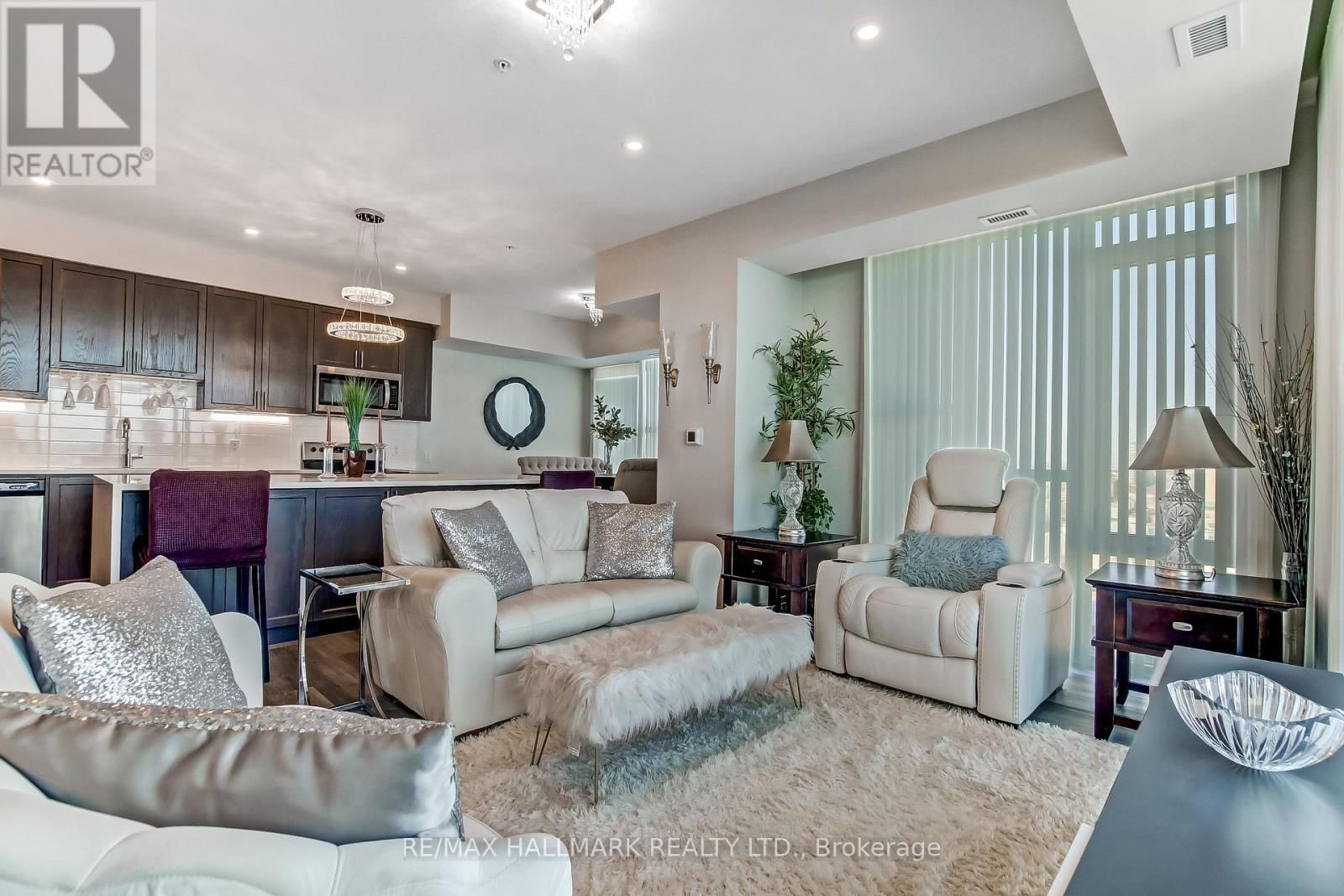 807 - 16 CONCORD PLACE Image 15