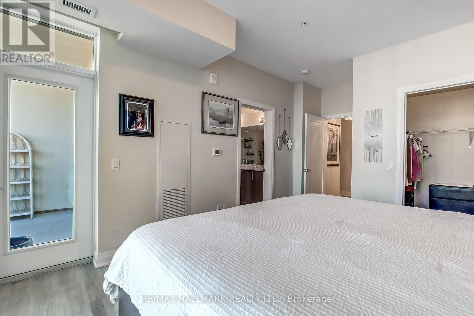 807 - 16 CONCORD PLACE Image 17