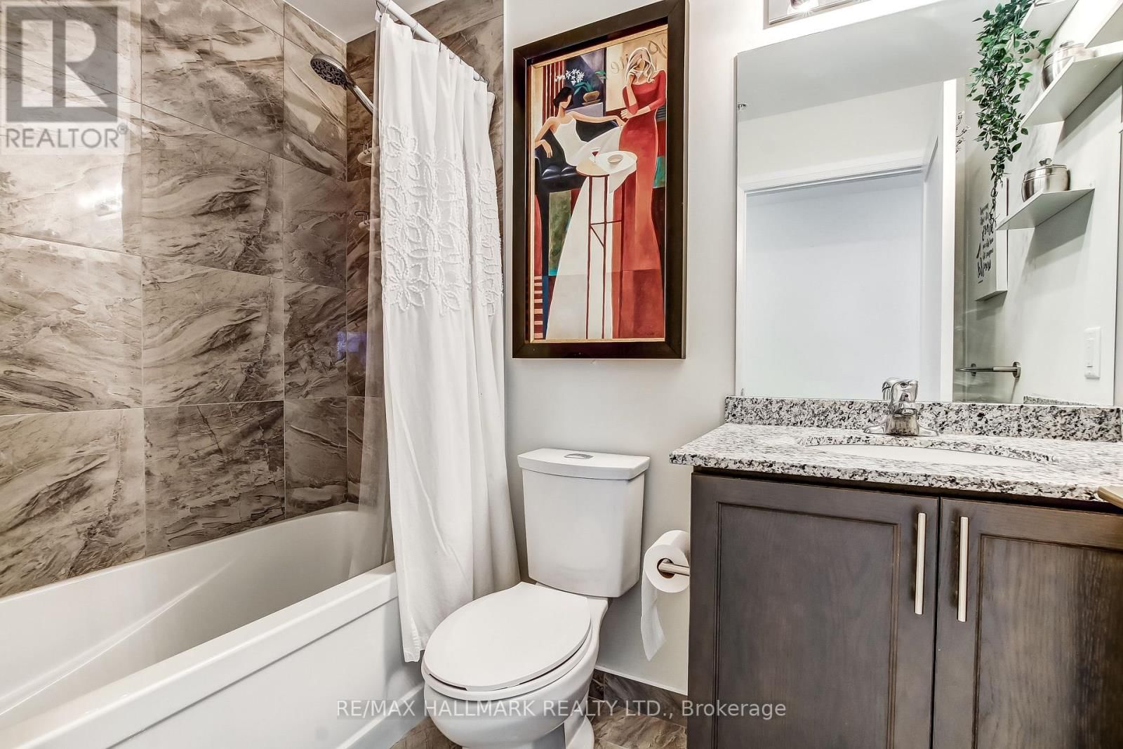 807 - 16 CONCORD PLACE Image 21