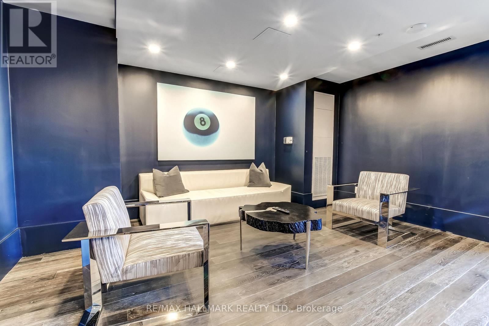 807 - 16 CONCORD PLACE Image 25