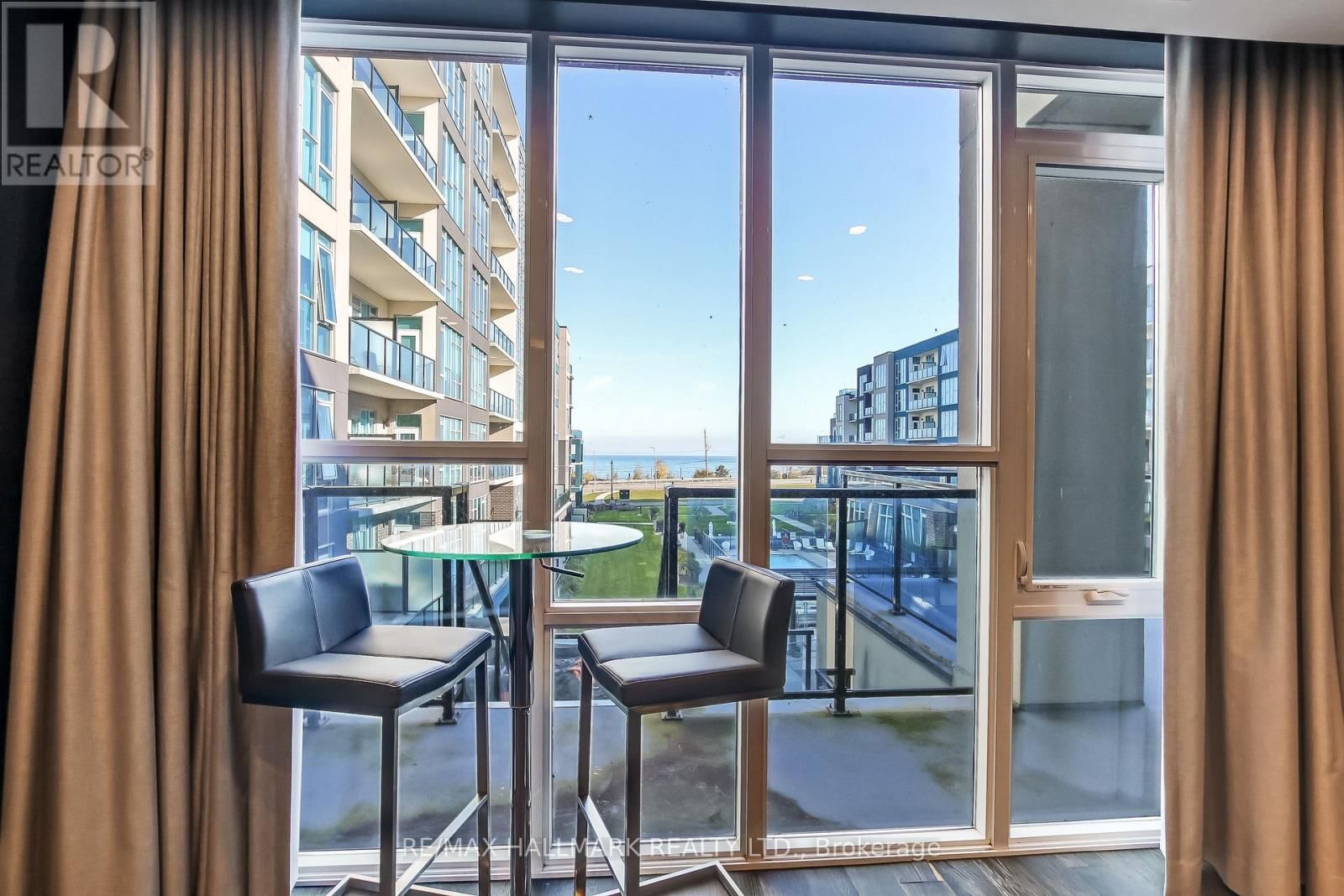 807 - 16 CONCORD PLACE Image 27