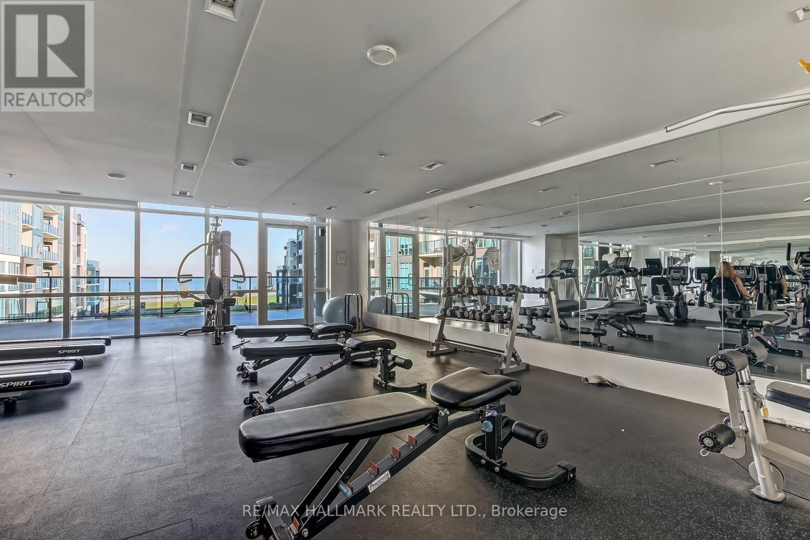 807 - 16 CONCORD PLACE Image 29