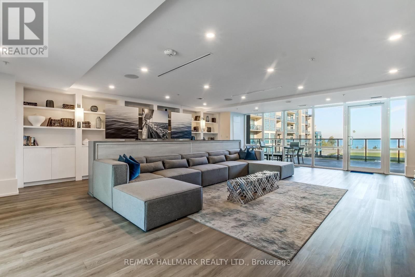 807 - 16 CONCORD PLACE Image 30