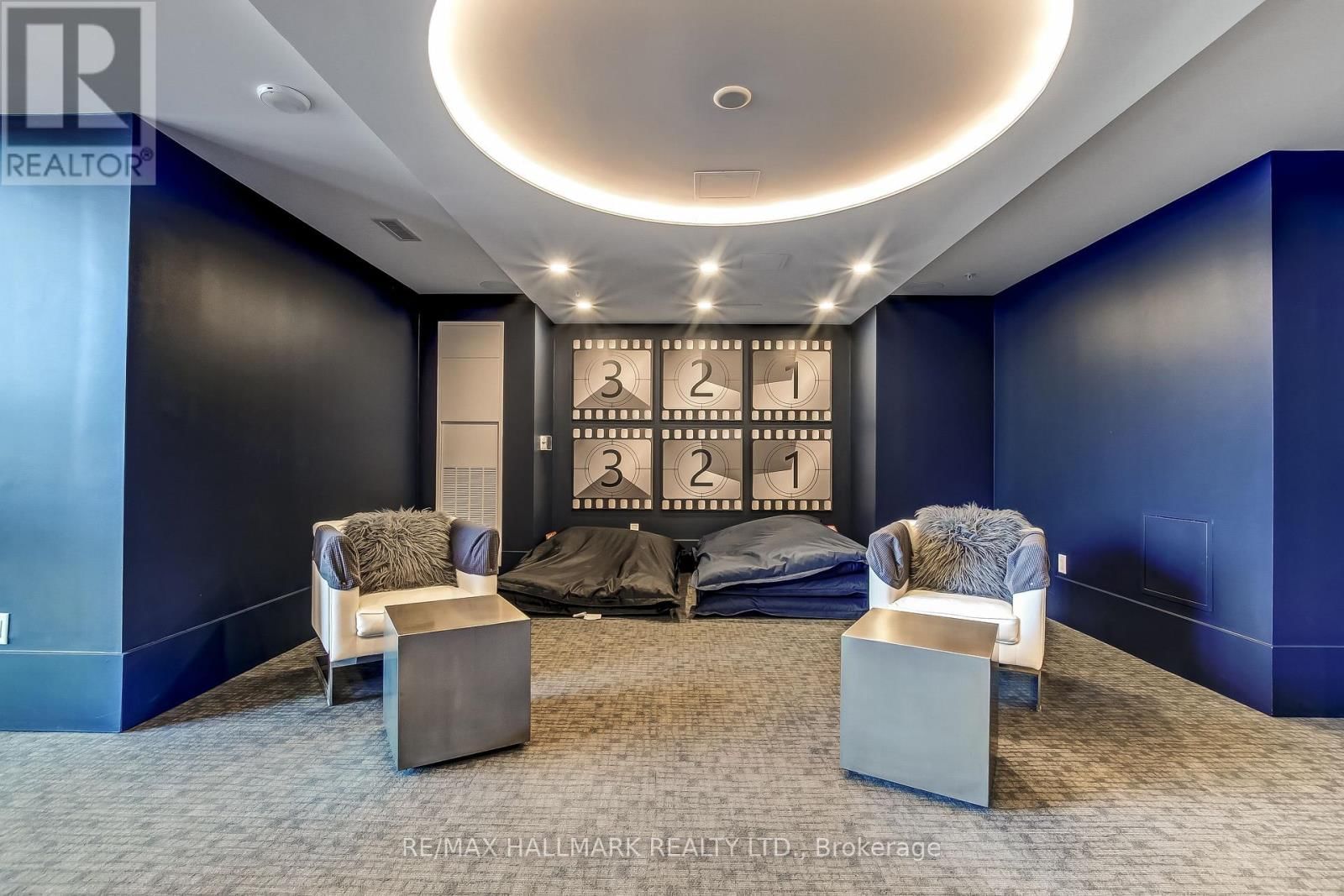 807 - 16 CONCORD PLACE Image 36