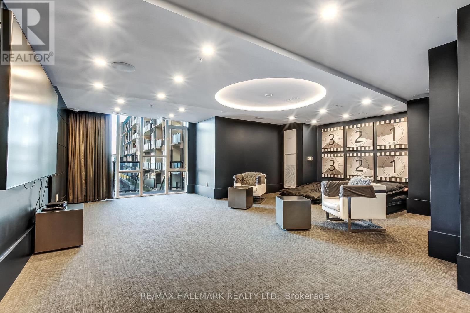 807 - 16 CONCORD PLACE Image 38